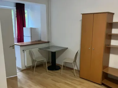 zona dining primitoare inchiriere garsoniera Sector 4 București